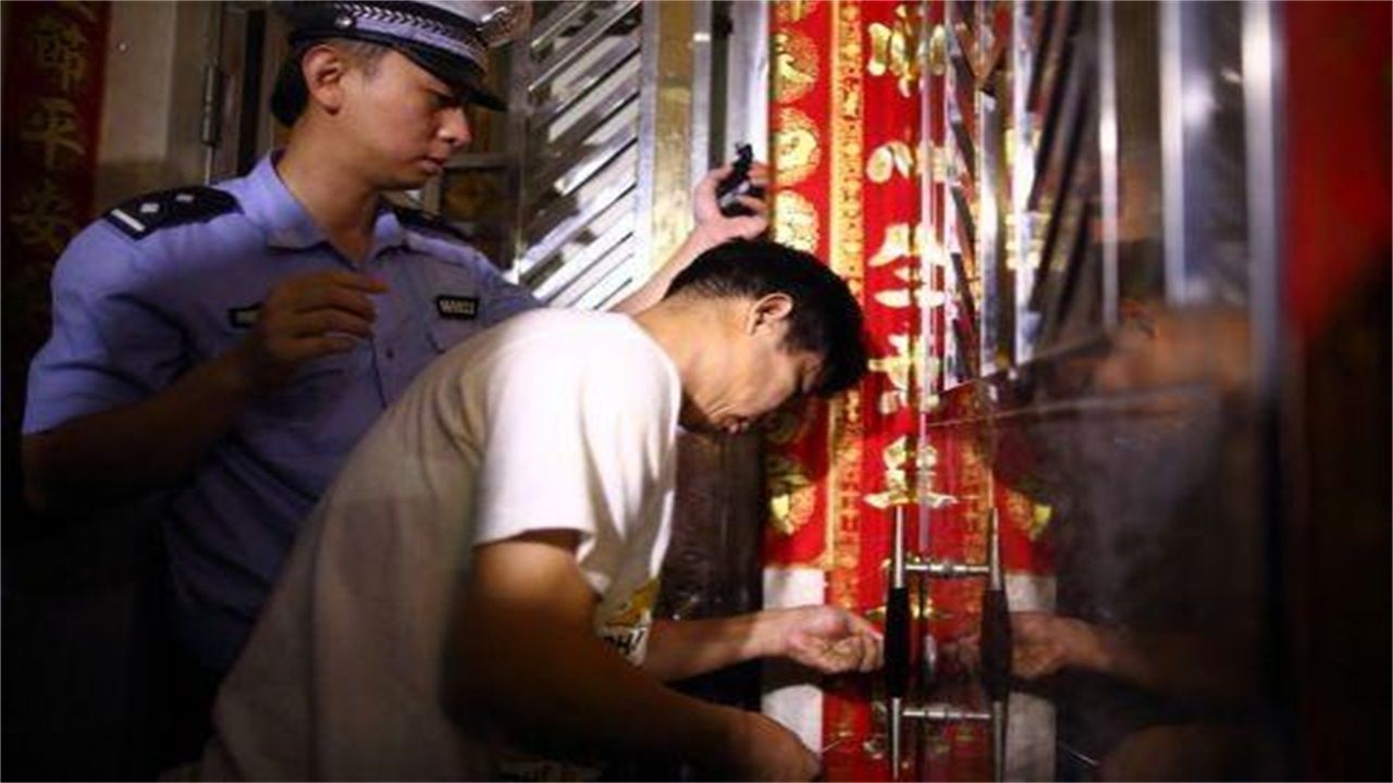 玉树请开锁师傅开了锁后，师傅为什么一般都不进门，就算主人请也不进去？